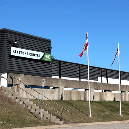 Holiday Inn Express & Suites - Brandon By Ihg Екстер'єр фото