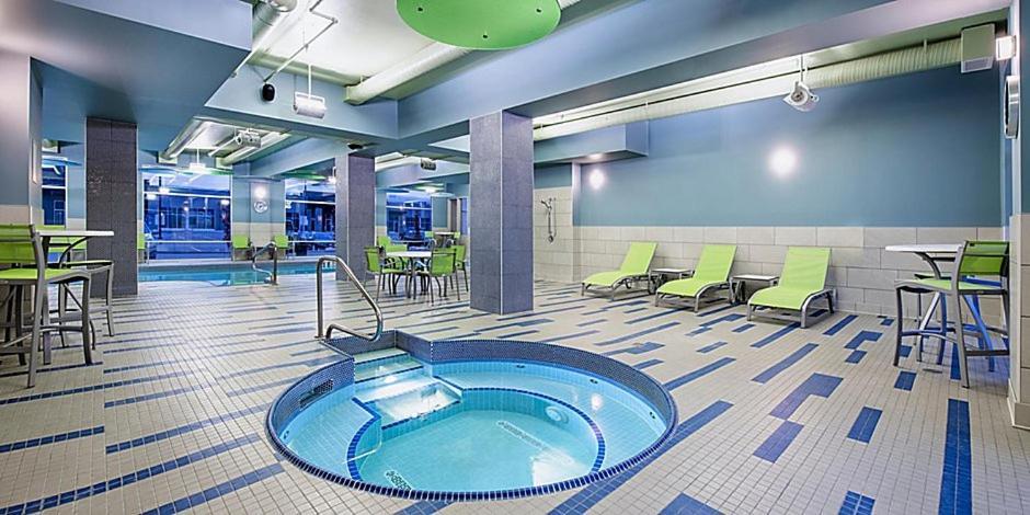 Holiday Inn Express & Suites - Brandon By Ihg Екстер'єр фото