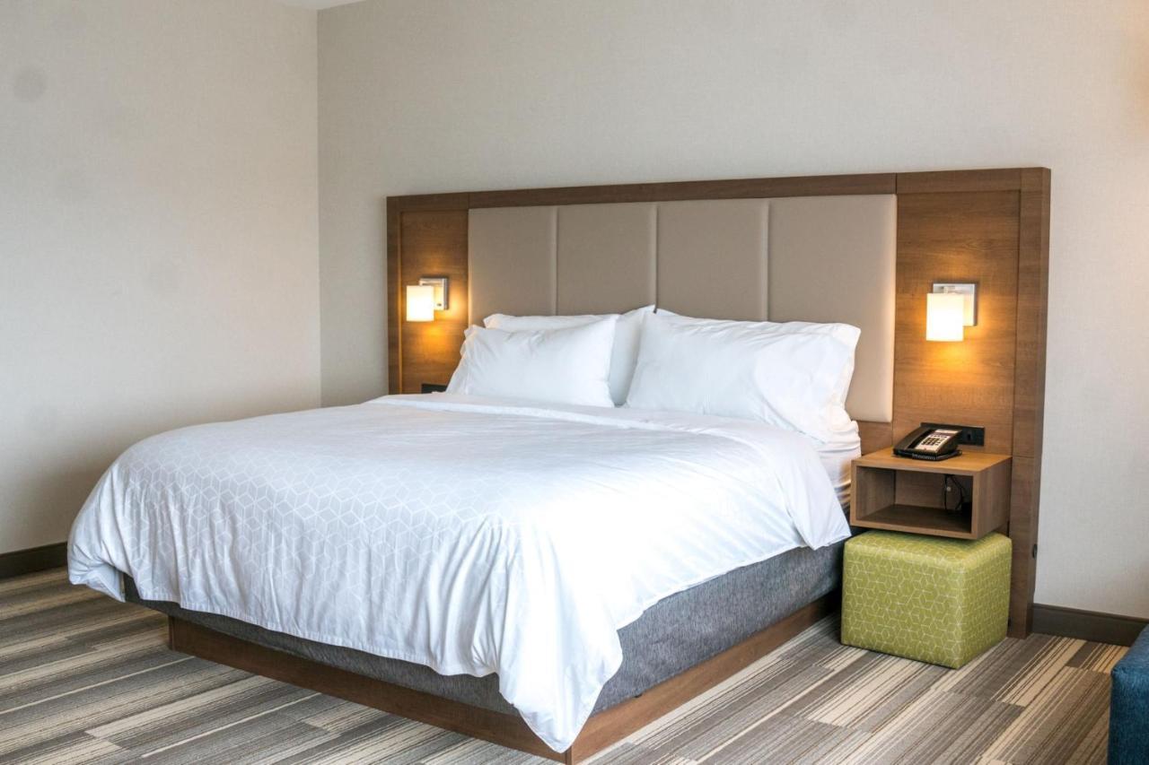 Holiday Inn Express & Suites - Brandon By Ihg Екстер'єр фото