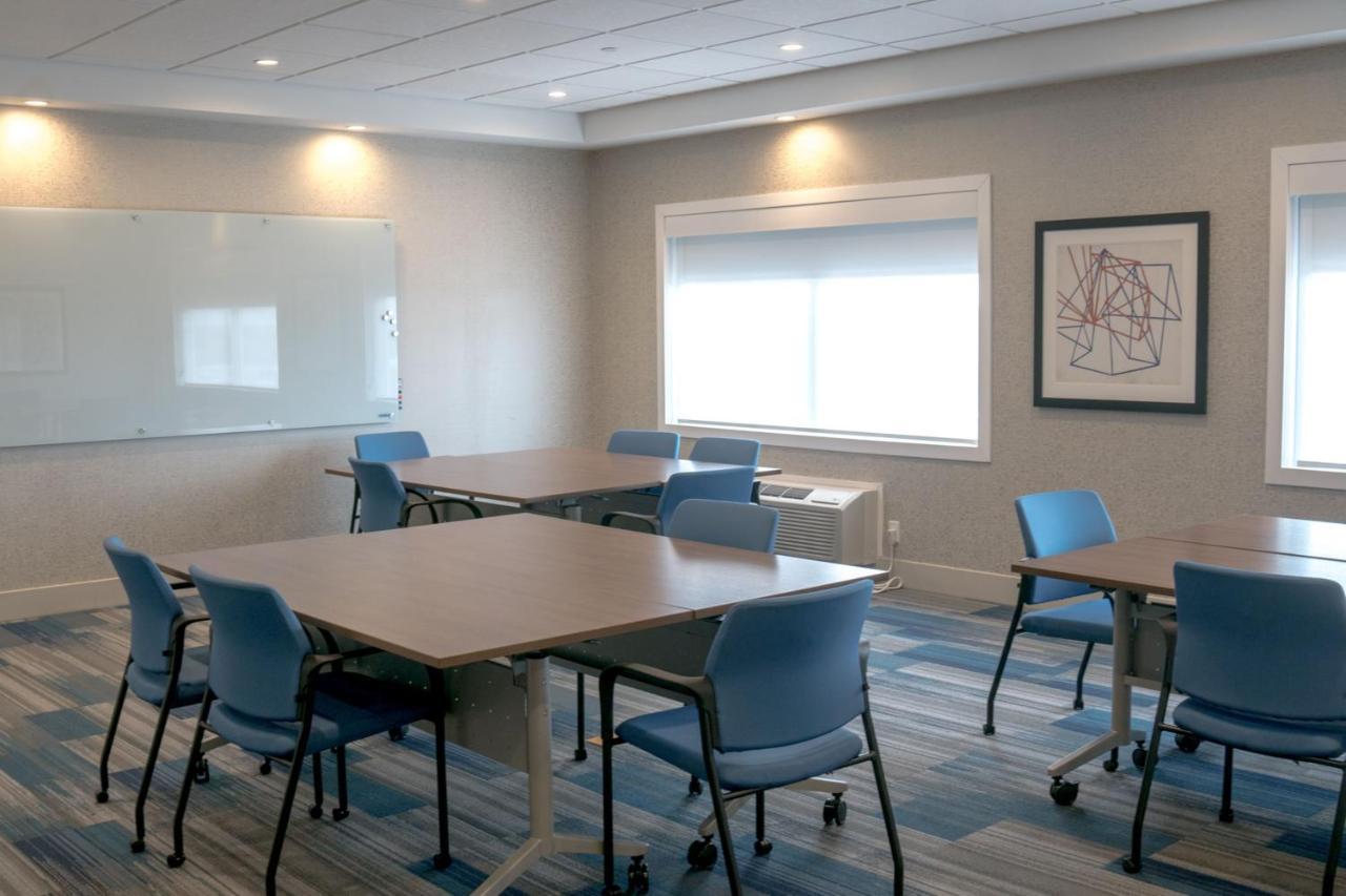 Holiday Inn Express & Suites - Brandon By Ihg Екстер'єр фото