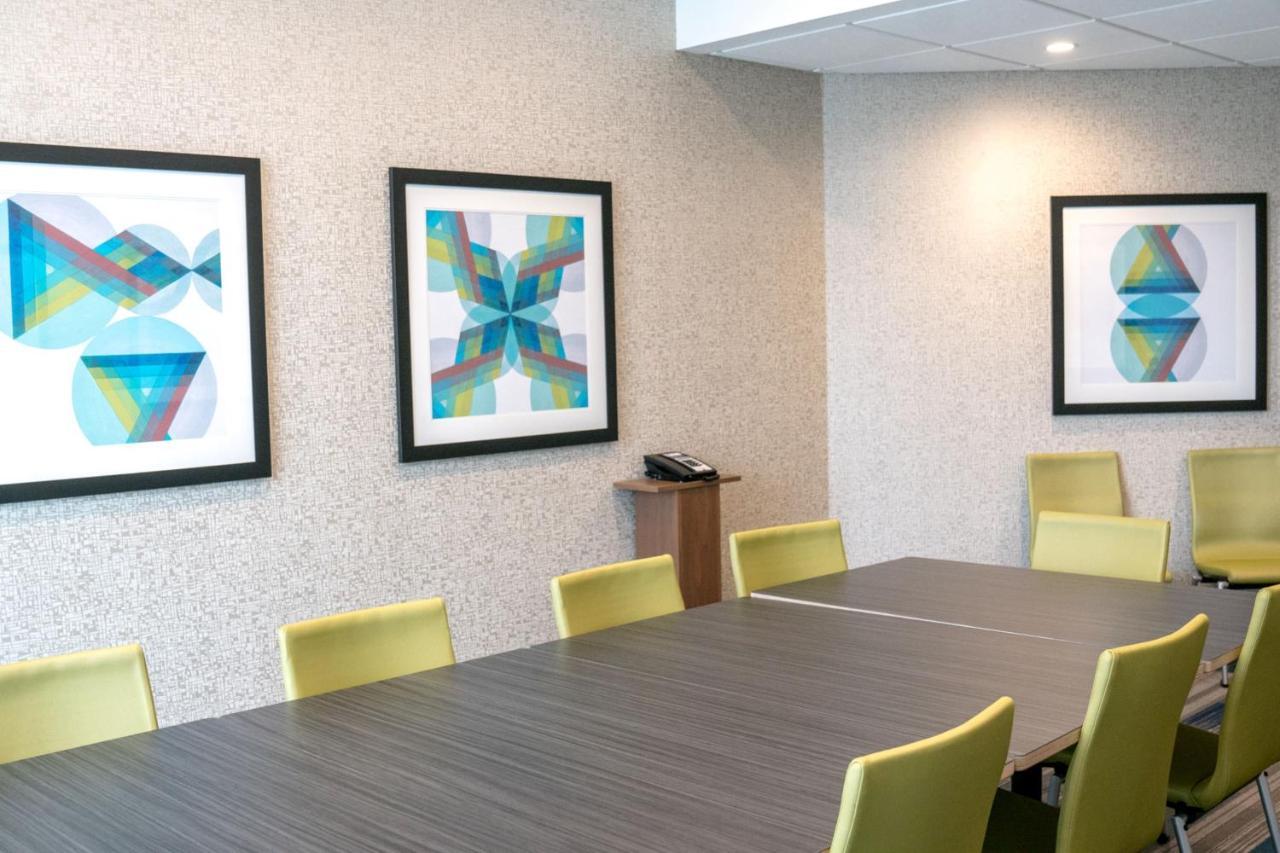 Holiday Inn Express & Suites - Brandon By Ihg Екстер'єр фото