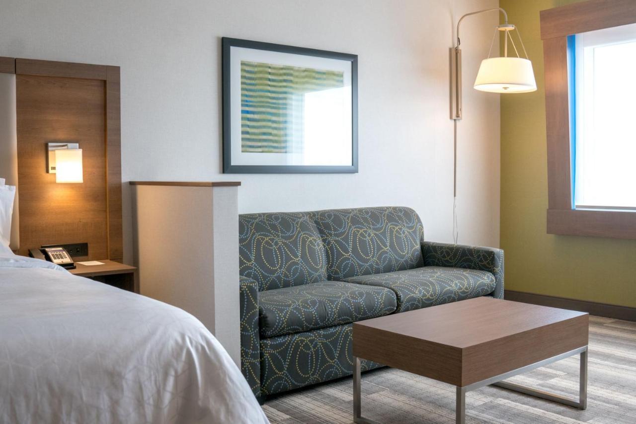 Holiday Inn Express & Suites - Brandon By Ihg Екстер'єр фото