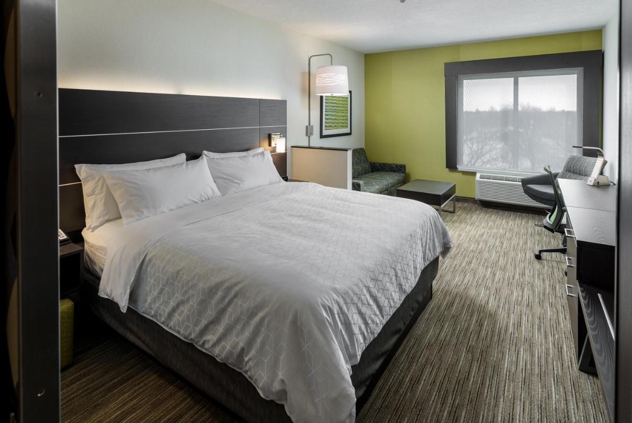 Holiday Inn Express & Suites - Brandon By Ihg Екстер'єр фото