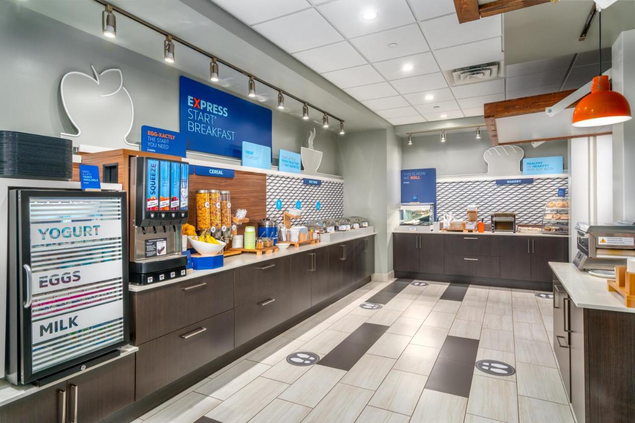 Holiday Inn Express & Suites - Brandon By Ihg Екстер'єр фото