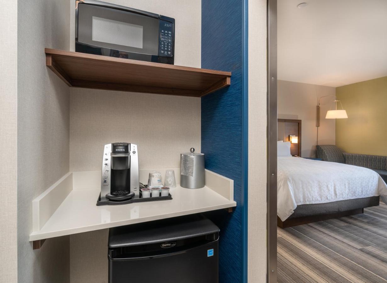 Holiday Inn Express & Suites - Brandon By Ihg Екстер'єр фото