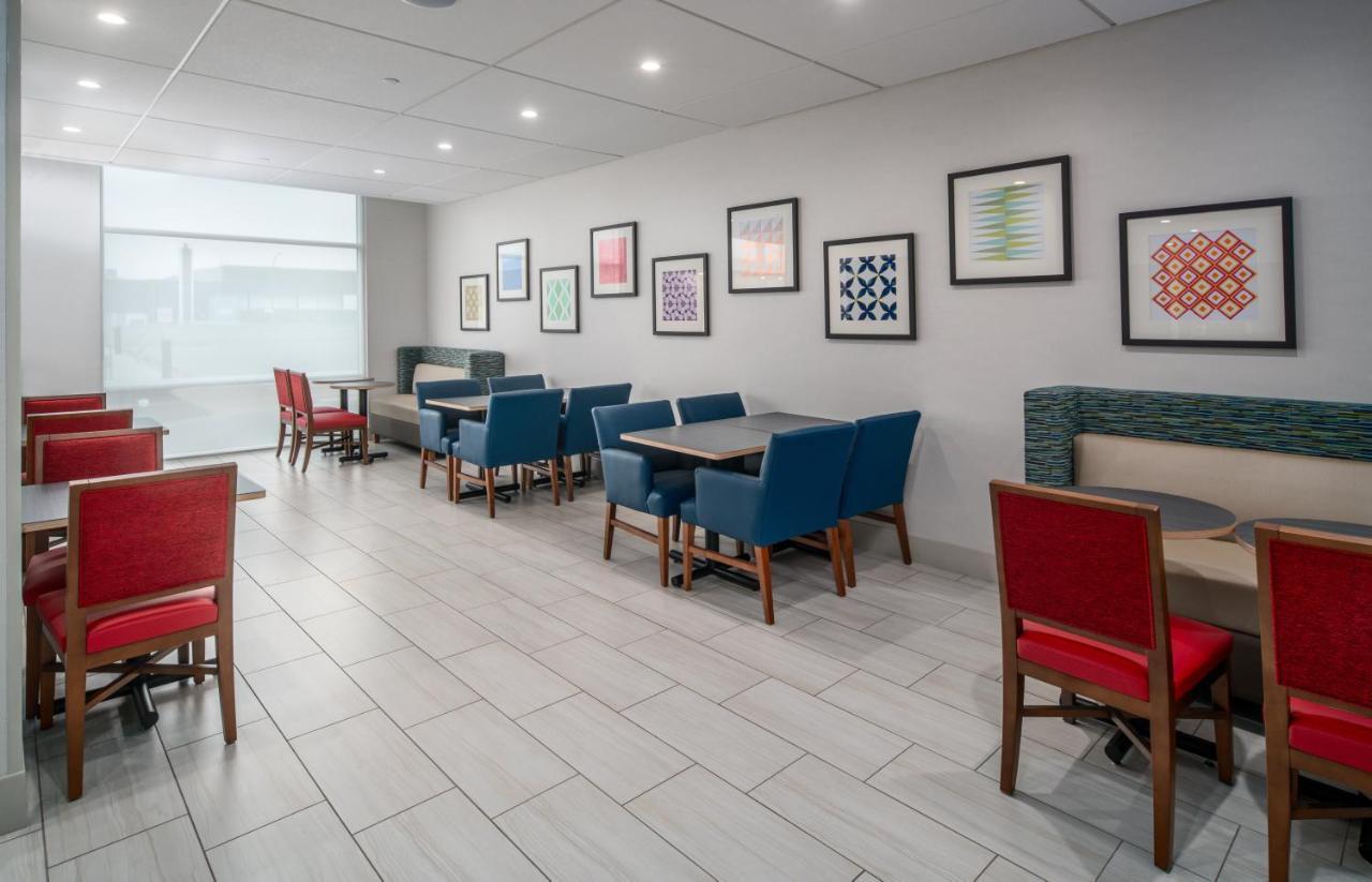 Holiday Inn Express & Suites - Brandon By Ihg Екстер'єр фото