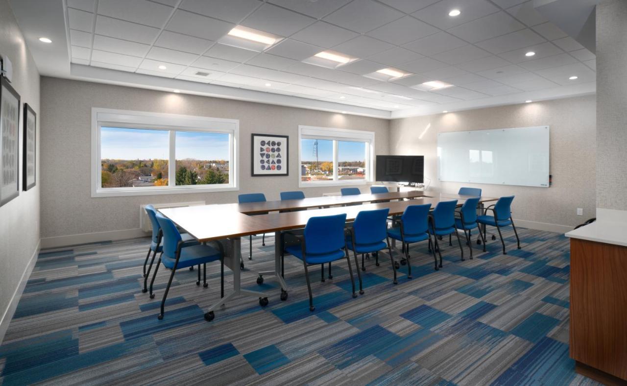 Holiday Inn Express & Suites - Brandon By Ihg Екстер'єр фото