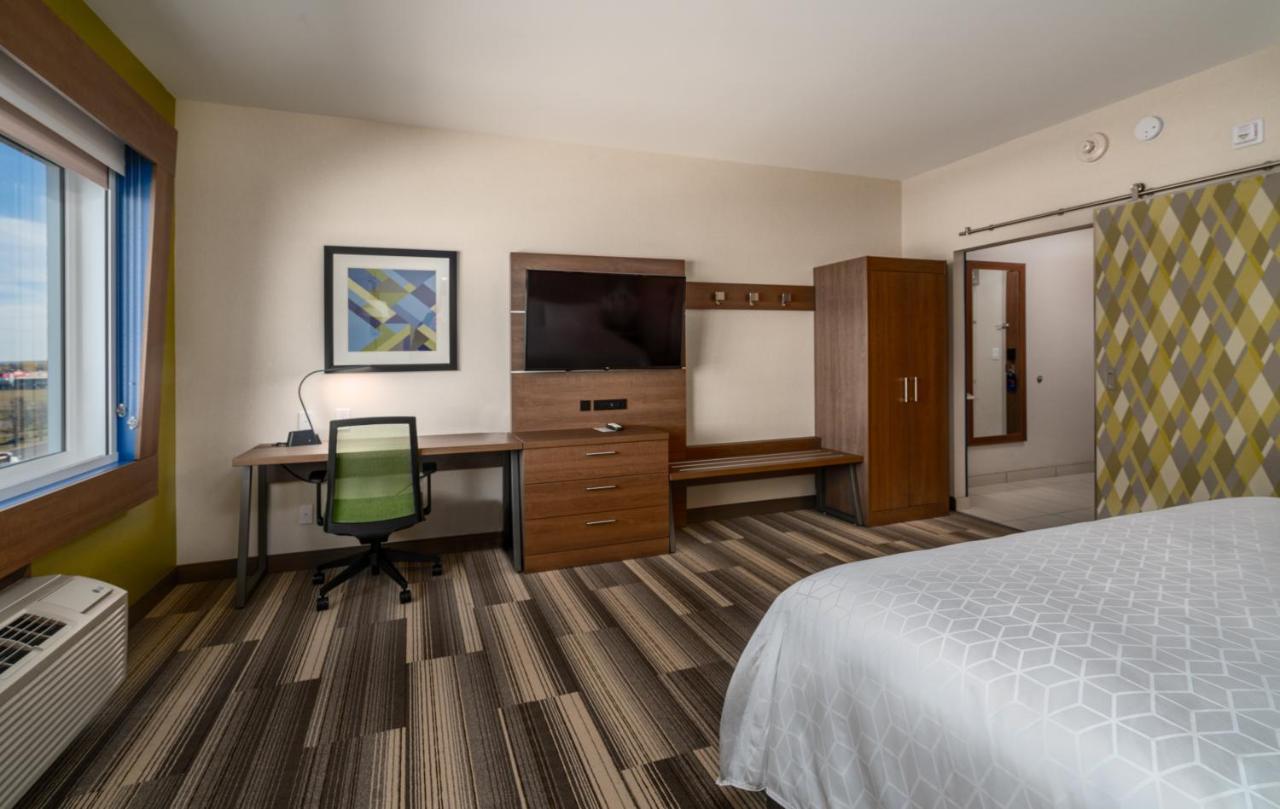 Holiday Inn Express & Suites - Brandon By Ihg Екстер'єр фото