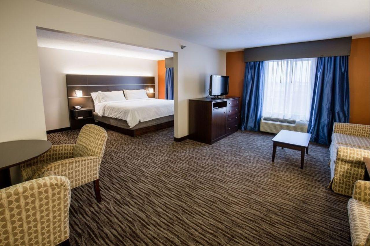 Holiday Inn Express & Suites - Brandon By Ihg Екстер'єр фото
